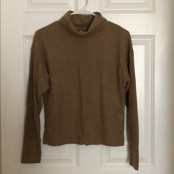 Uniqlo Sweaters - Uniqlo turtle neck sweater